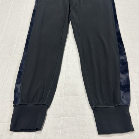 Lululemon Align Joggers - Picture 2 of 13